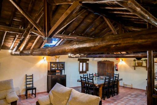Un espacio único, 'La Casona del Señor' con bodega - Housity