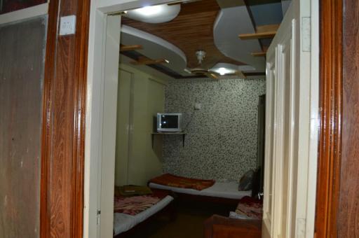 Hotel Deluxe - Housity