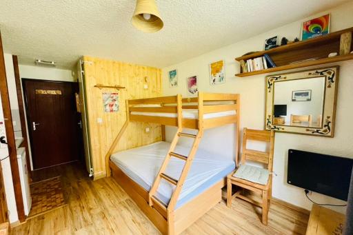 Charming Studio In The Heart Of Saint Chaffrey - Housity