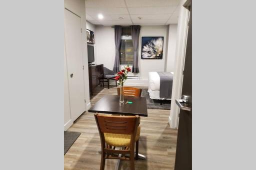 Cozy Sweet Studio #6, 10 min to D.T. Ottawa - Housity