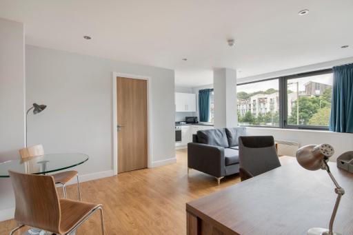 HQ Aparthotel Farnborough - Housity