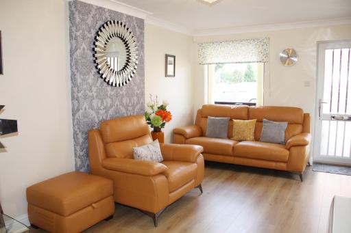 City Centre Town House with Riverside Views and Free Parking 1BAK - Housity