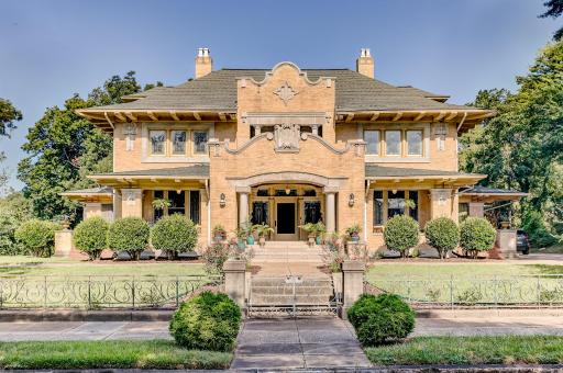 Oak Hall Bed and Breakfast - Housity