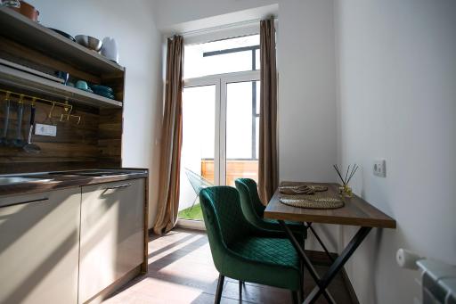 East & West Apartments - Housity