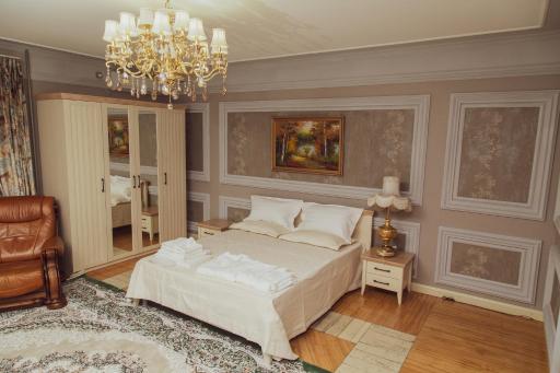 Selfie Grand Hotel - Housity