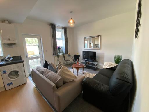 Stunning 4-Bed House in Derby - Housity