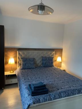 ON THE RIVERSIDE - a mixed selection - Housity