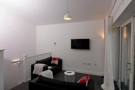 Canal View Apartment - Housity