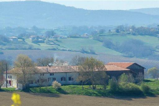 Mountoussin · Ferme de charme vue pyrénées avec piscine - Housity