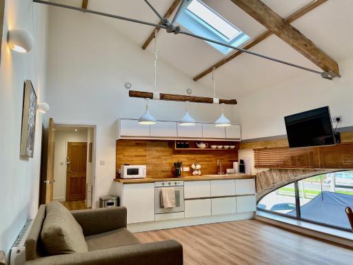Strawberry line, flat 2 - Housity