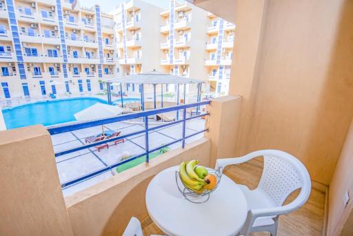 Pool View With Balcony Near El Gouna - 2x Large Pools & Kitchen - EU Standards - Tiba Resort E4 - Housity