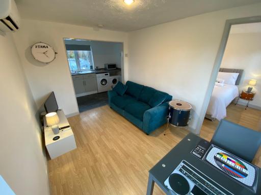 The Drum Room Holiday Apartment near Horsham - Housity