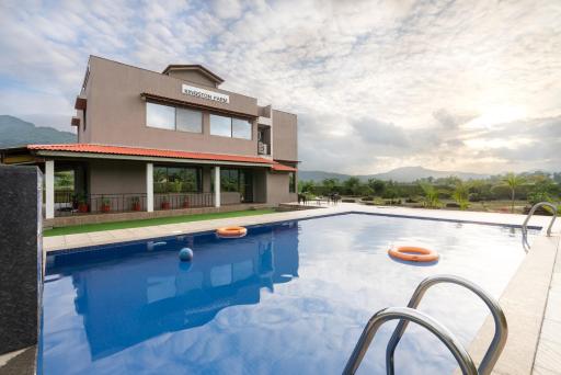 KINGSTON FARM KARJAT : 4BHK Luxurious Farm House with Private Swimming Pool ! - Housity