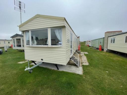 3-Bed Caravan in Walton on the Naze - Housity
