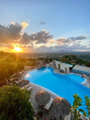 Arolithos Traditional Village Hotel - Housity