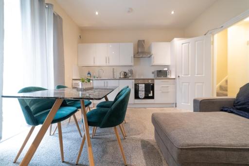 Luxury 3 Bedroom Apartment near Brighton Beach - Housity