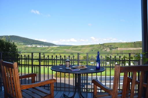 The Old Gemeinde House by the Mosel River - Housity