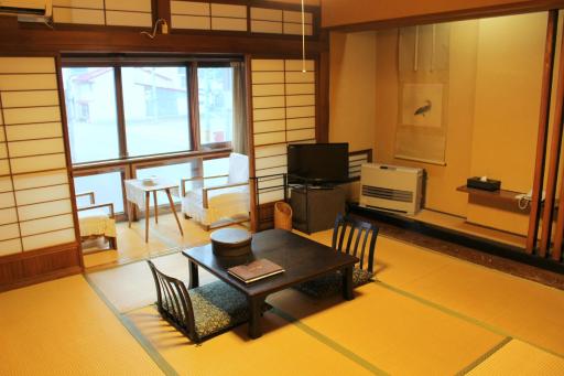 Historical Ryokan SENYUKAN - Housity