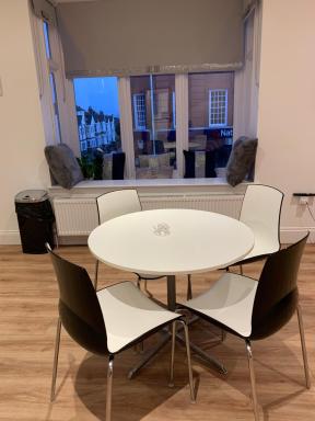 The Broadway Snug - Housity