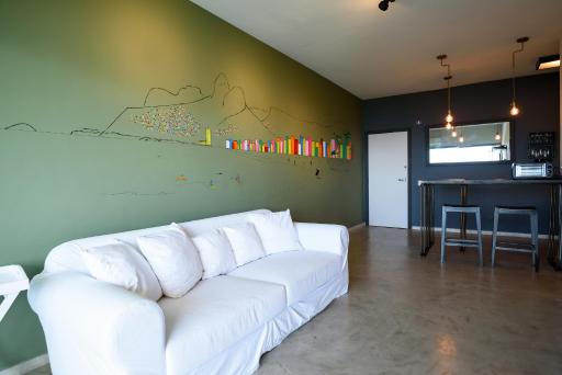 Ocean Blue Moderno Av Niemayer Vista Espetacular colado no Leblon em frente a Escola Stella Maris Garagem Internet Super Veloz 2 Smart TVs Piscina Sauna - Housity