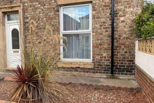 Town centre stay Northumberland FREE WIFI AND CLOSE TO BEACH - Housity
