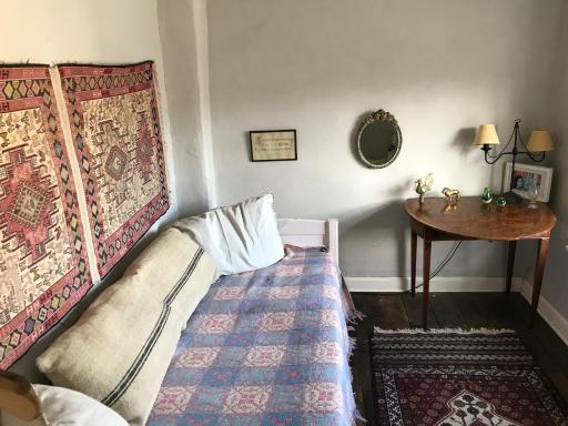 Half Moon House top flat - Housity