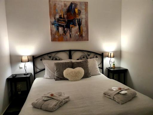 Central Luxury Apartments - Housity