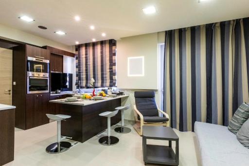 Rhodes Central Suite - Housity
