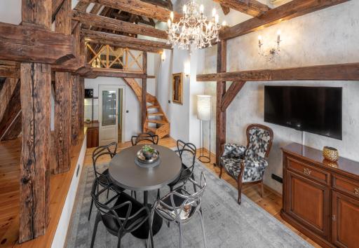 Chateau 9 Apartments by Adrez - Housity