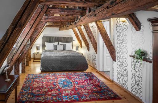 Chateau 9 Apartments by Adrez - Housity