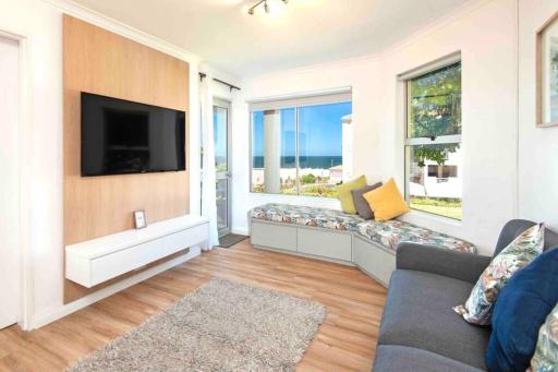 Luxury @ the Ocean - Housity