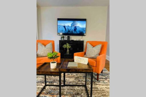 Modernized City Home w/ Parking Downtown Lancaster - Housity
