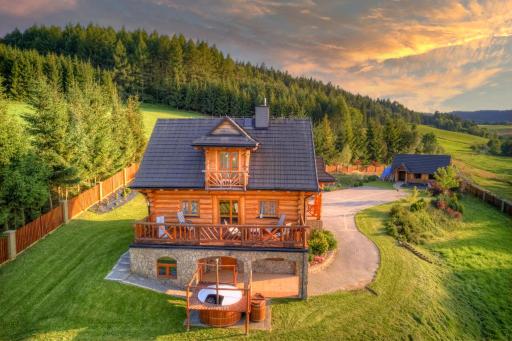 Dom z bala - Housity