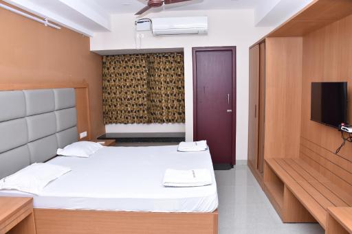 Hotel Vijay Krishna - Housity