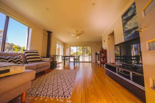 Orana ~ 2 blocks to Beach ~ FREE Wifi - Housity