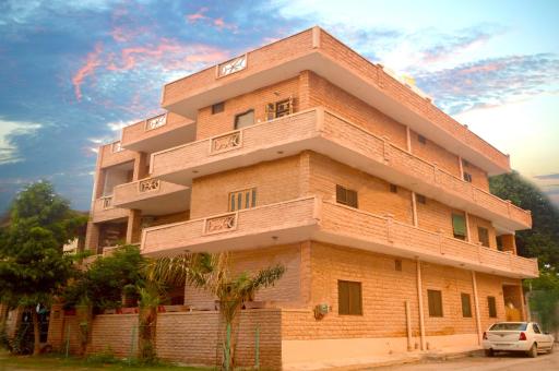 Hotelier Hosts - A Home Stay - Housity