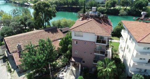 River Hotel - Housity