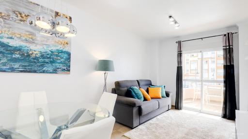 Cozy apartment overlooking Estepona's marina! - Housity