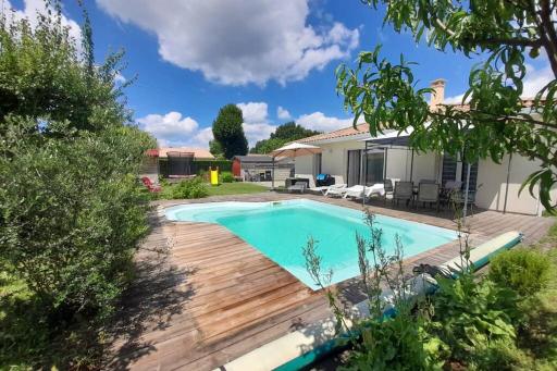 Gîte classé 4 étoiles - 6 P. avec piscine chauffée - Housity