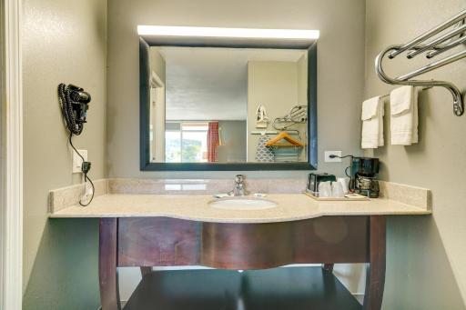 Budget Inn Top of Ellijay - Housity
