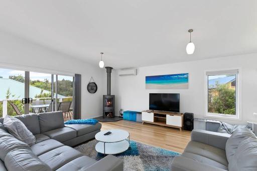 Charlie’s Beach House 1Block to Beach Pet Friendly - Housity