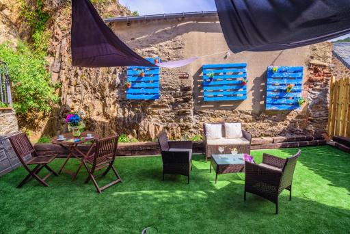 Rural house with jacuzzi and fireplace in the room for 2-4 people - Housity