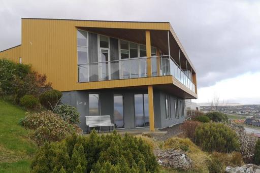 Large apartment with fabulous view of Tórshavn - Housity