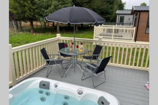 Jakes Place with Hot Tub - Housity