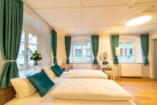 Urban Flair Hotel - Housity
