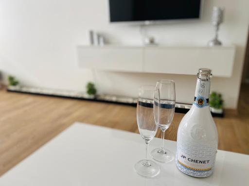 ROYAL KING Apartment - Housity