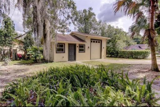 Carriage House · Carriage House Duplex Close to Busch Gardens/USF! - Housity