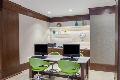 Holiday Inn Express & Suites Charlottesville by IHG - Housity
