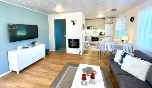 Cozy renovated house with a lot of parking space. - Housity