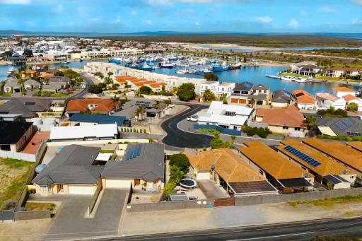 Marina Holiday Home - Housity